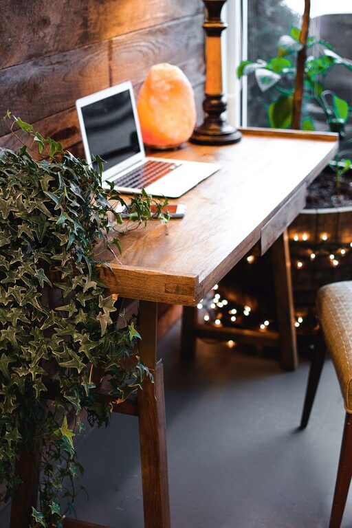 How to Create a Cozy and Productive Home Office Space